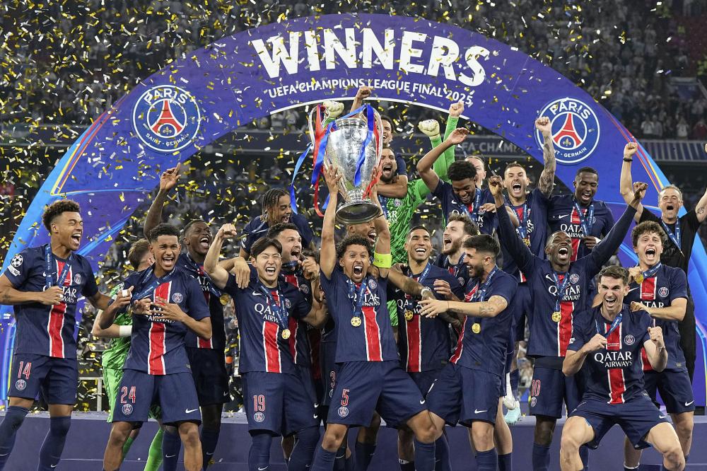 脚后跟停球+倒钩解围，阿拉伯杯上阿尔及利亚一后卫防守尽显球技